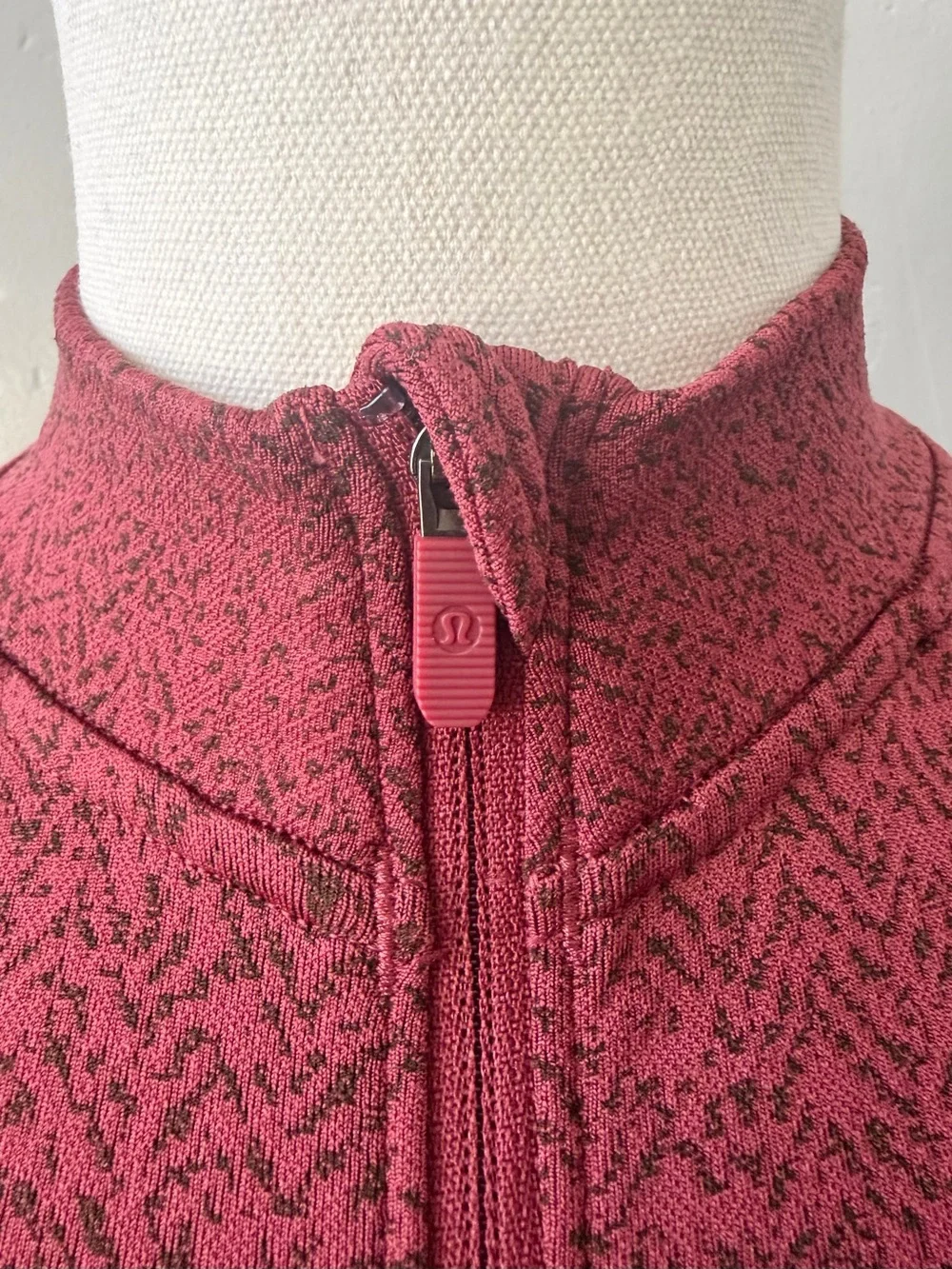 Lululemon Rest Less Cropped Half Zip Womens Size 2 Red Running Athletic Top